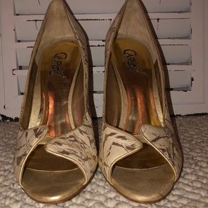 Carlos Santana wedding shoes!